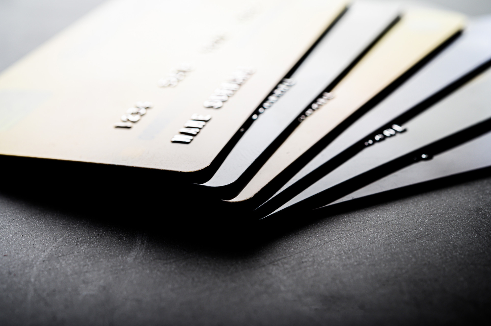 Karta kredytowa a karta debetowa